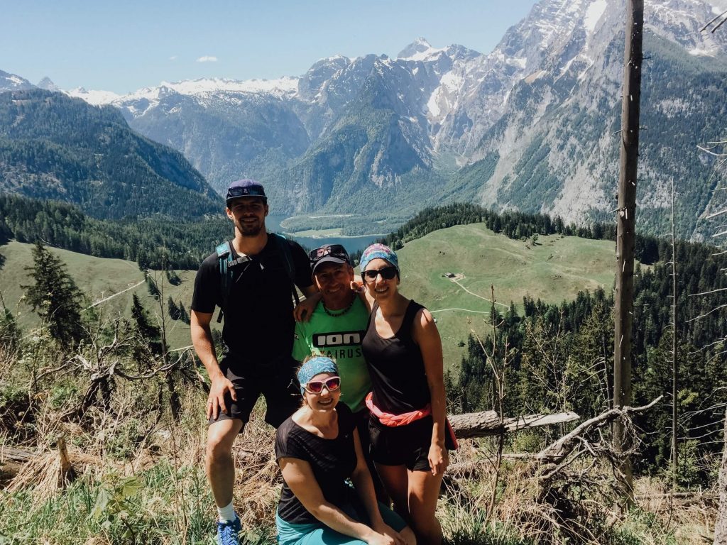 Teilzeit-Consultant-und-Mama-Lisa-beim-Wandern
