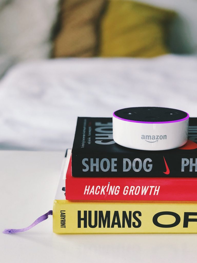 Amazon Alexa Darstellung der Amazon Alexa, um den Text über künstliche Intelligenz visuell zu untermalen.